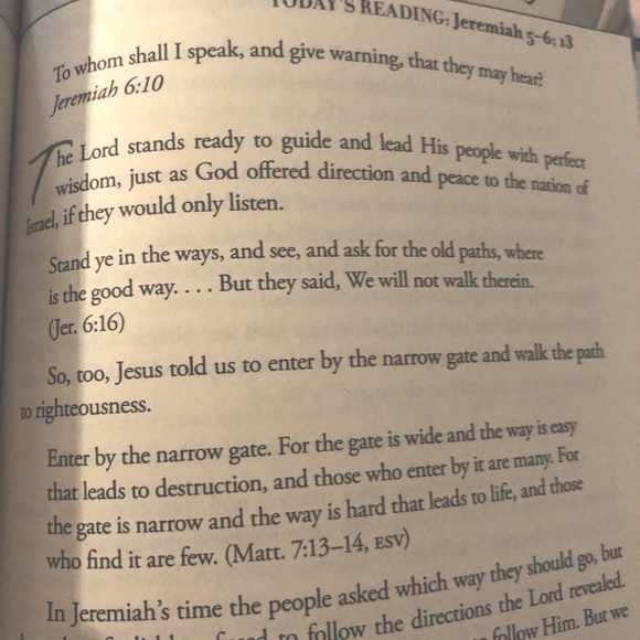 Jesus Day by Day Sharon Kaselonis Hardcover Devotional Book - Picture 4 of 6